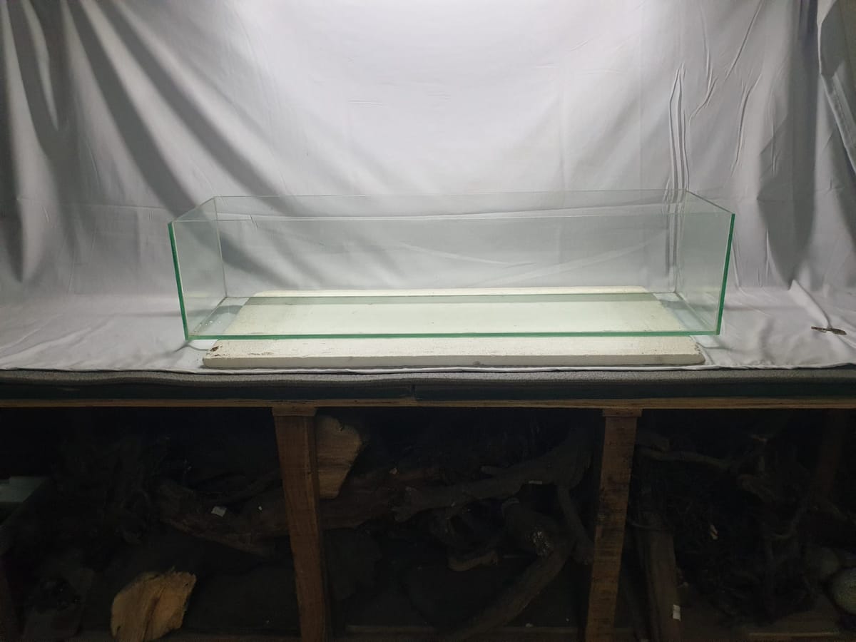 Shallow River Aquarium Rimless